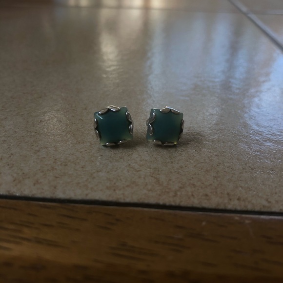Jade earrings. - Picture 2 of 3